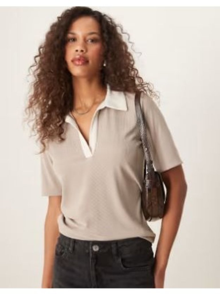 Abercrombie & Fitch Polo Shirt Size Xs Beige Ribbed Collared Short Sleeve V-Neck